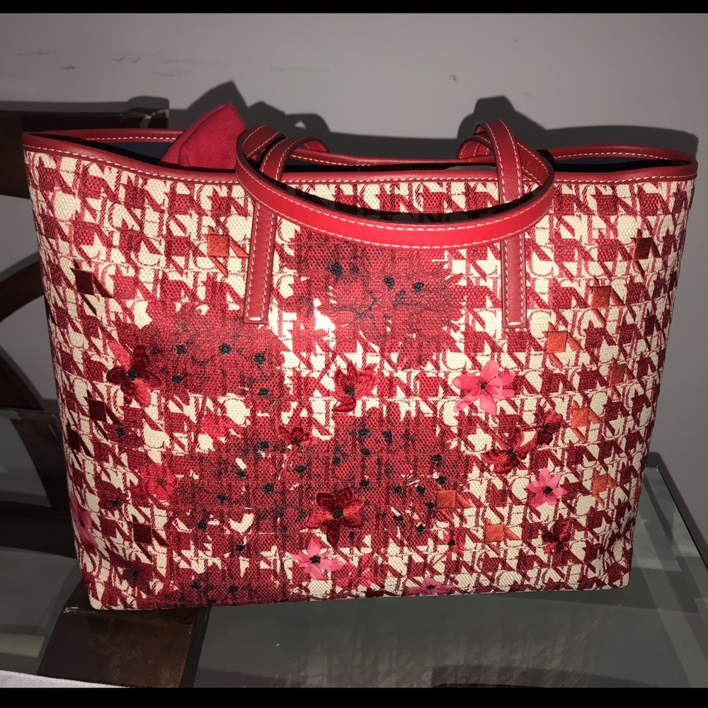 Large shoulder Bag.